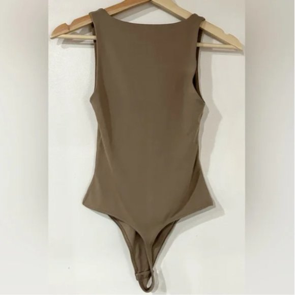Aritzia Babaton Contour Scoopneck Bodysuit in Deep Taupe XS - Picture 2 of 6